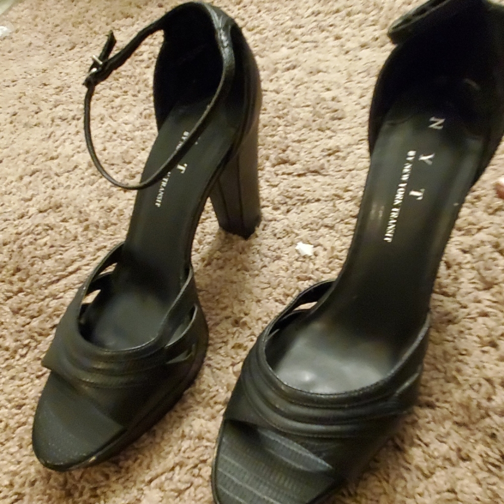 Heels - Picture 2 of 3
